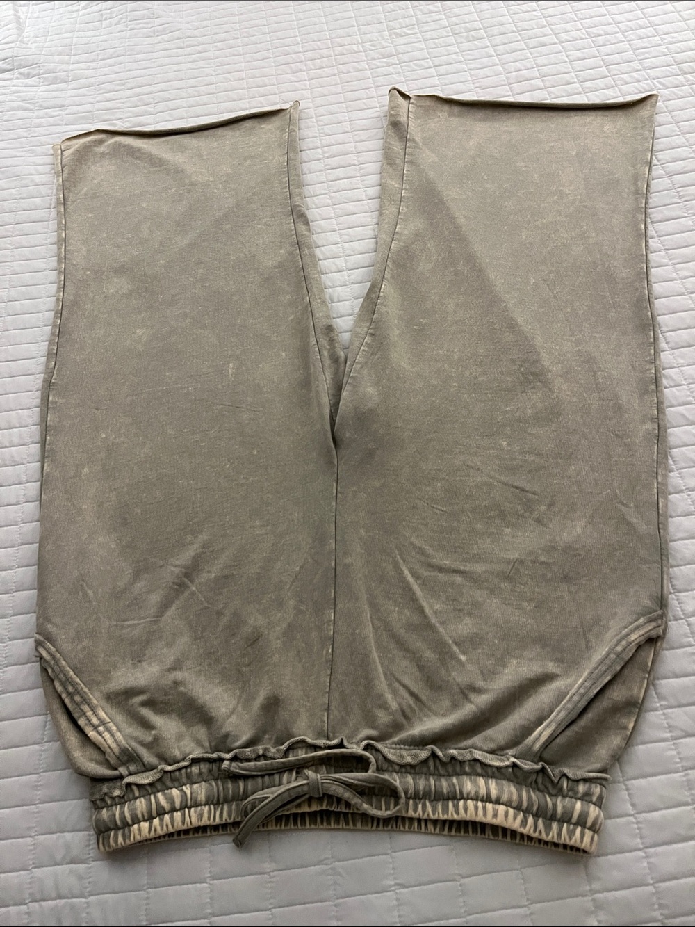 Zenana Mocha Mineral Washed French Terry Drawstring Cropped Pants w/Pockets
